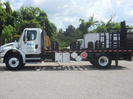 2005 Freightliner BUSINESS CLASS M2 106