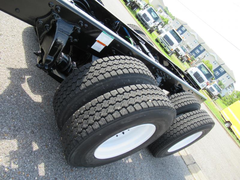 2013 Freightliner BUSINESS CLASS M2 106 14