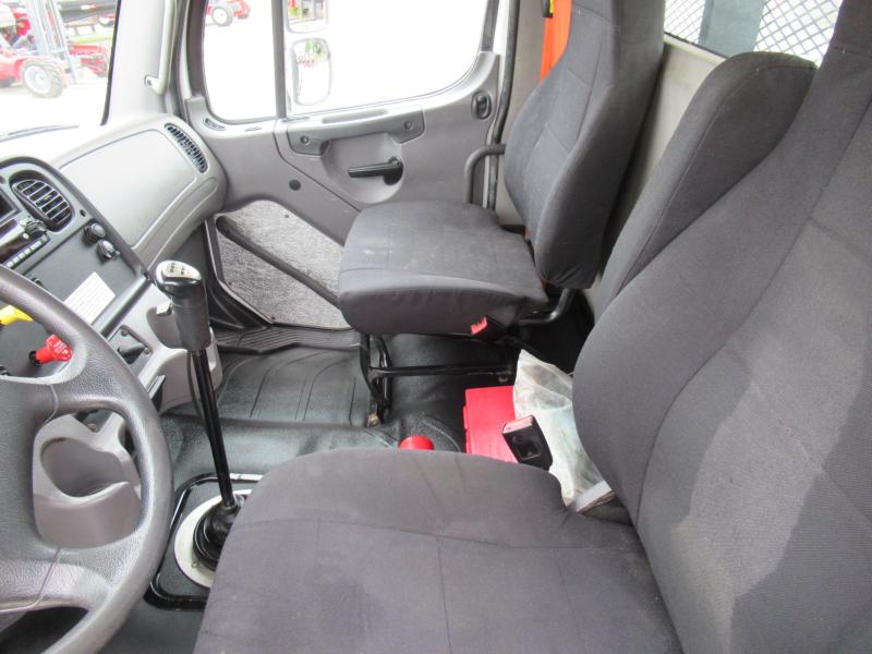 2017 Freightliner BUSINESS CLASS M2 106 15