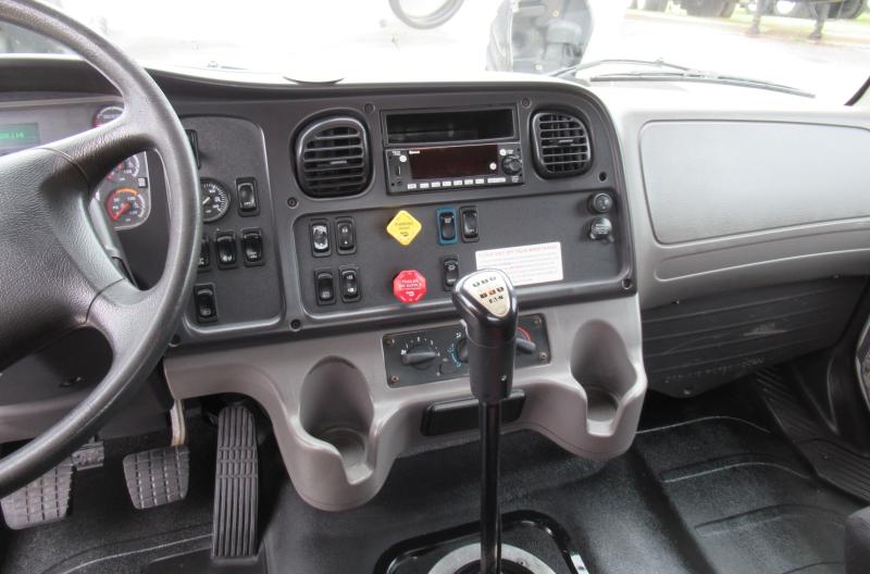 2017 Freightliner BUSINESS CLASS M2 106 16