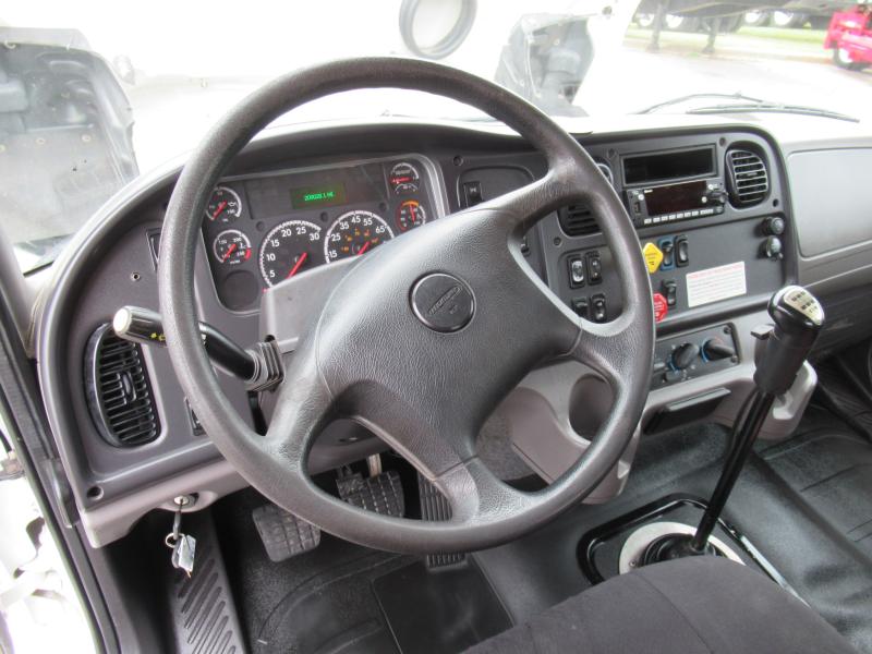 2017 Freightliner BUSINESS CLASS M2 106 17