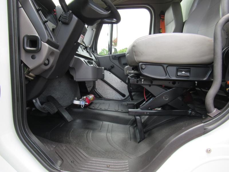 2017 Freightliner BUSINESS CLASS M2 106 8