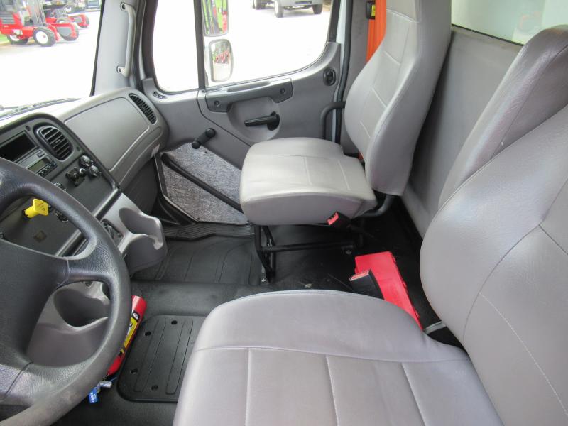 2017 Freightliner BUSINESS CLASS M2 106 9