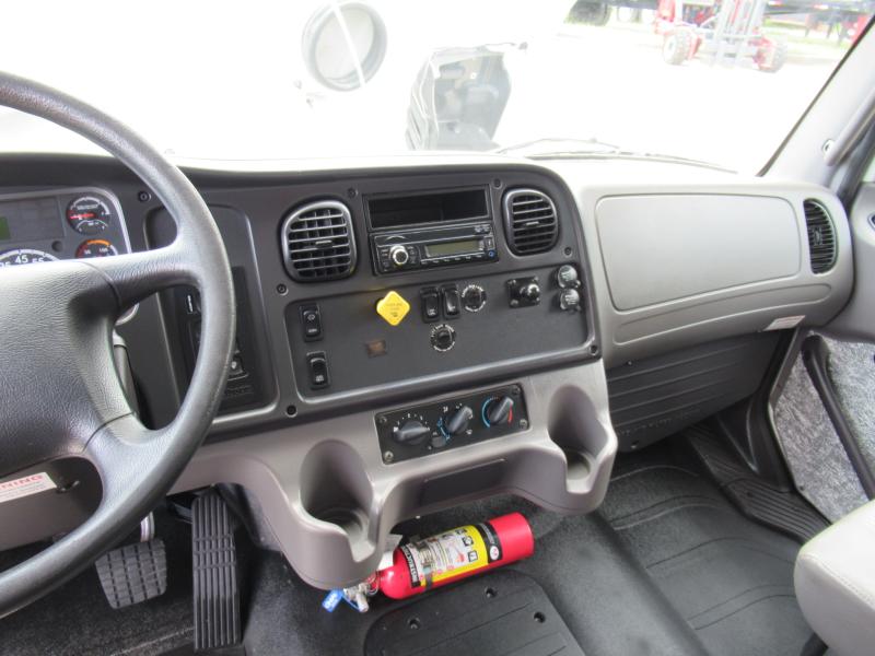 2017 Freightliner BUSINESS CLASS M2 106 10