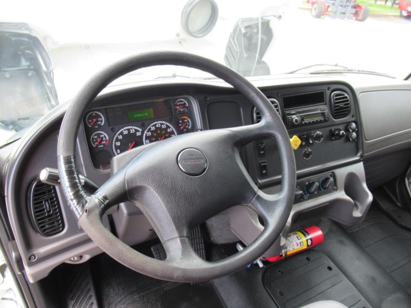 2017 Freightliner BUSINESS CLASS M2 106 11