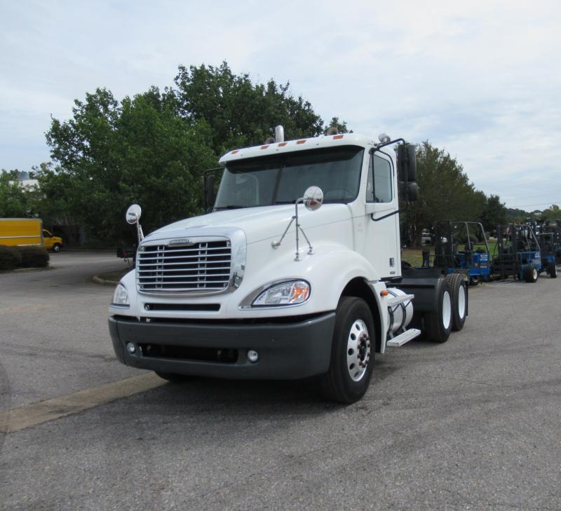 2006 Freightliner Columbia 120 4