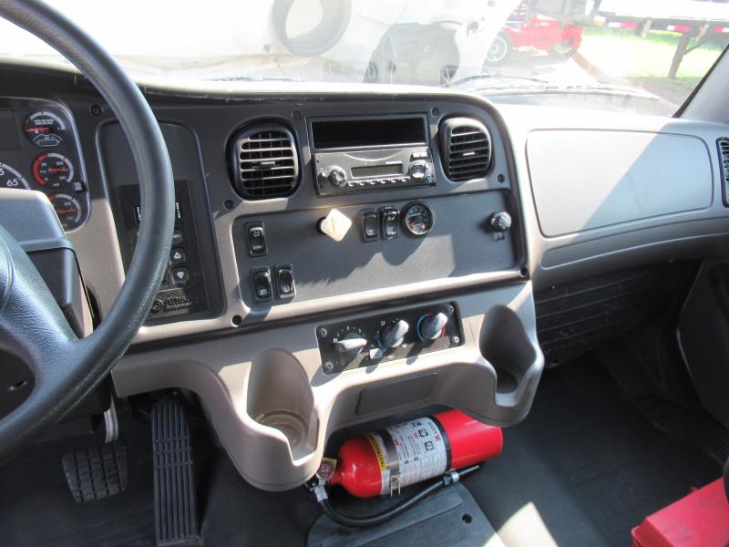 2014 Freightliner BUSINESS CLASS M2 106 10