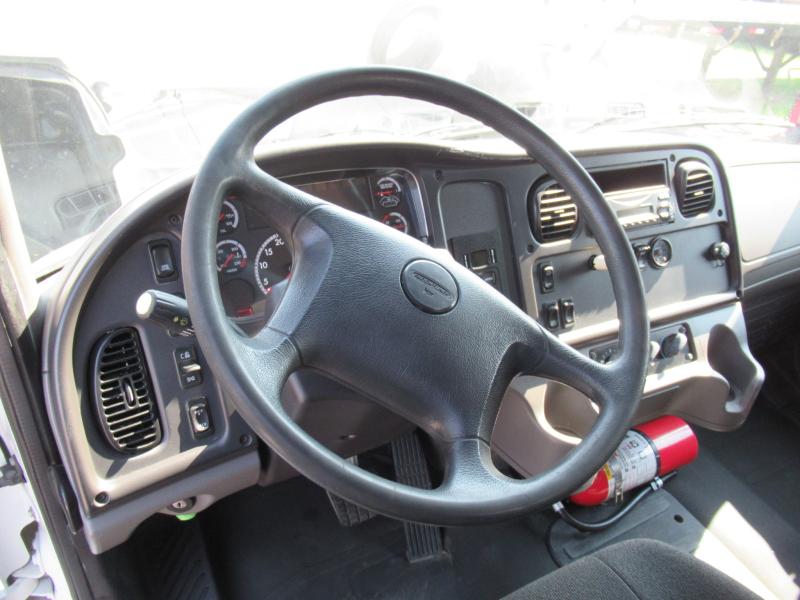 2014 Freightliner BUSINESS CLASS M2 106 11