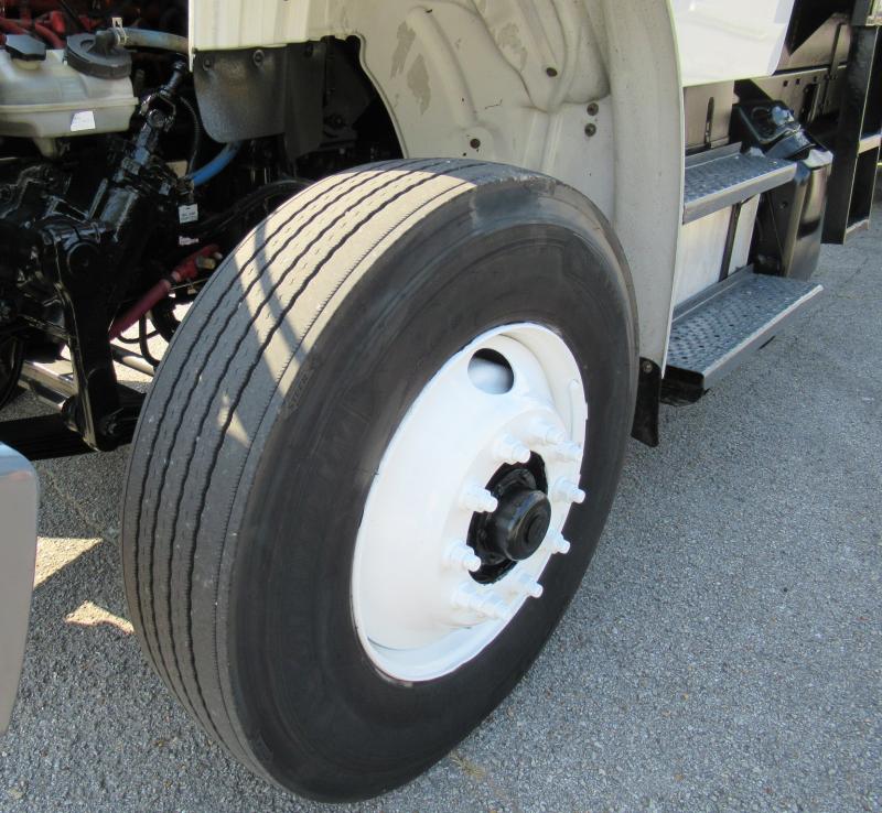 2014 Freightliner BUSINESS CLASS M2 106 17