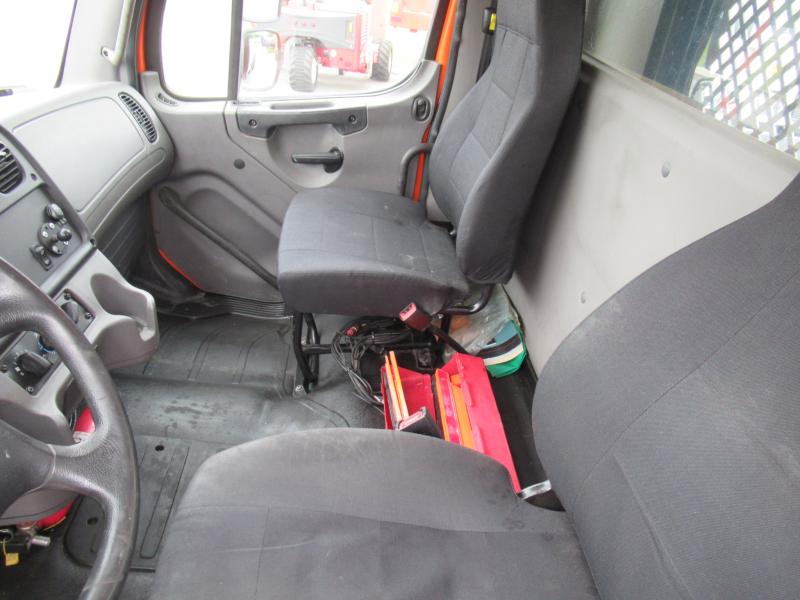 2016 Freightliner BUSINESS CLASS M2 106 8