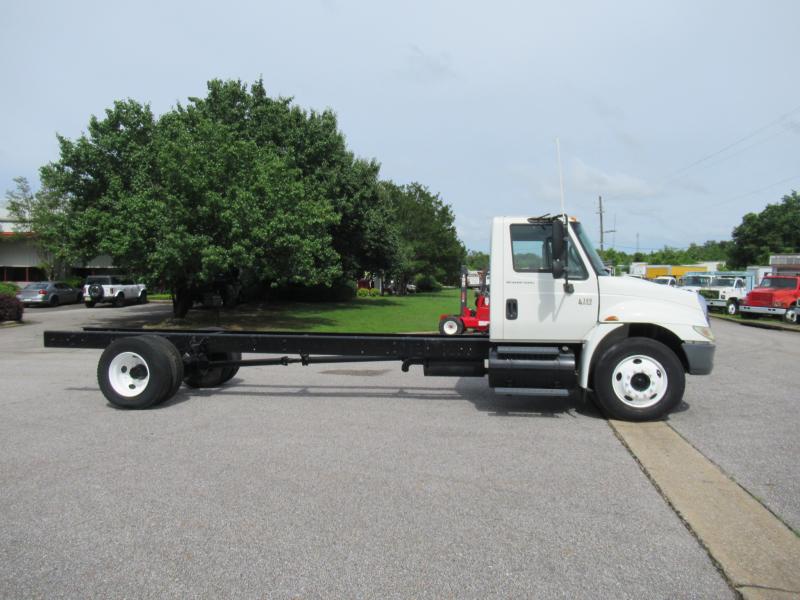 2004 International 4300 SBA 3
