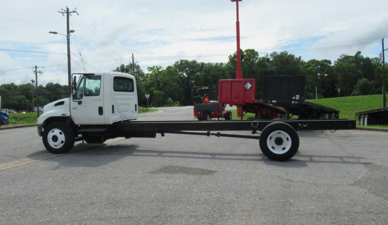 2004 International 4300 SBA 8