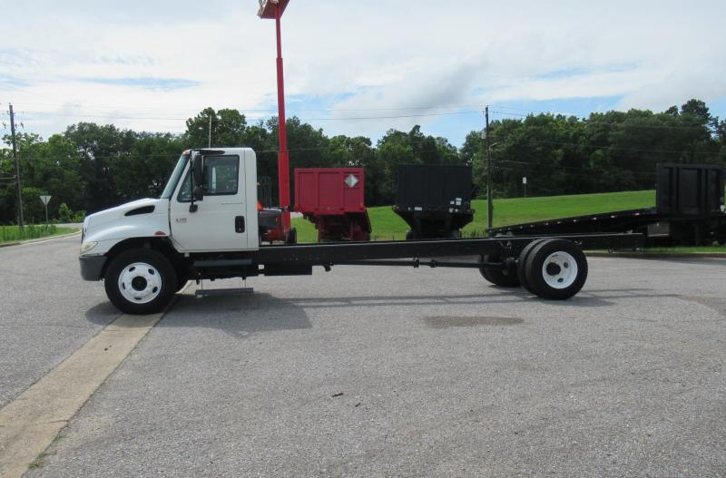 2004 International 4300 SBA 9