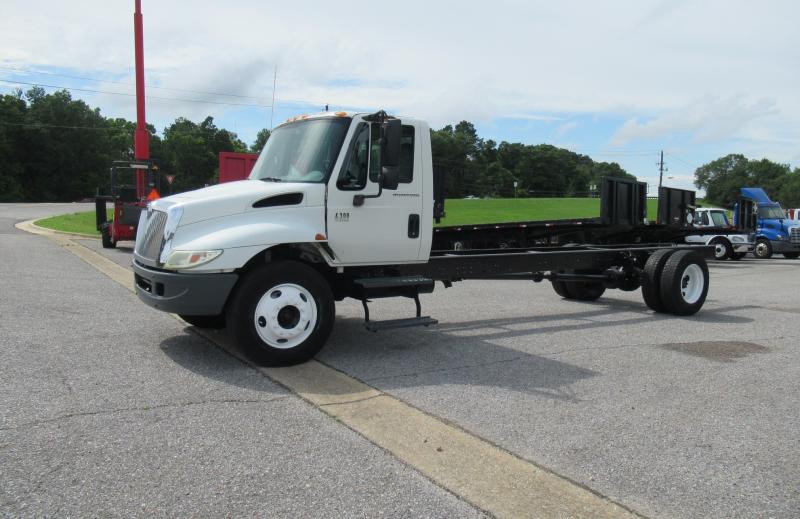 2004 International 4300 SBA 10