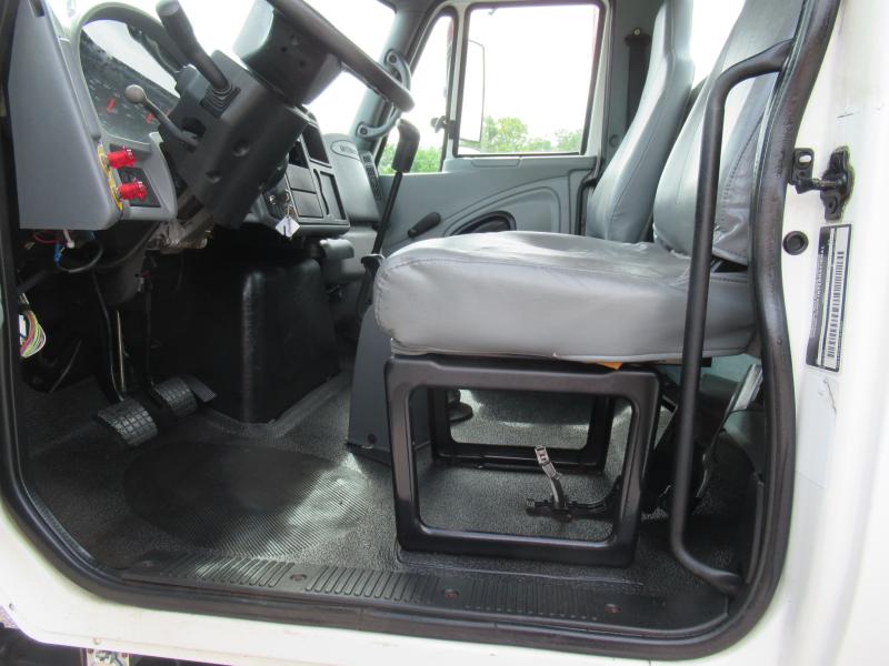 2004 International 4300 SBA 12
