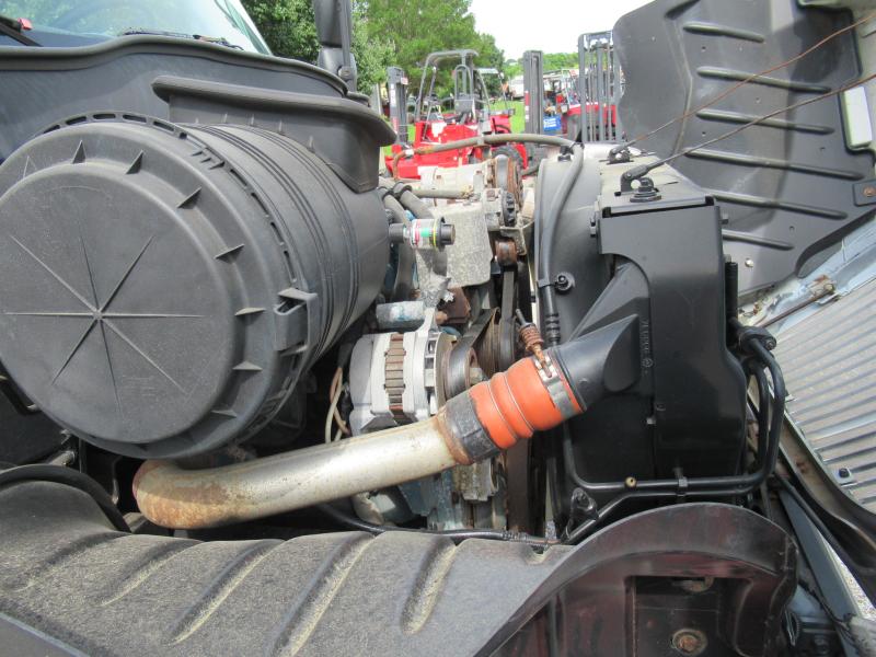 2004 International 4300 SBA 19