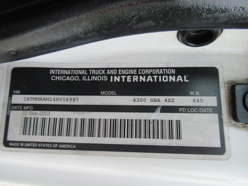 2004 International 4300 SBA 20
