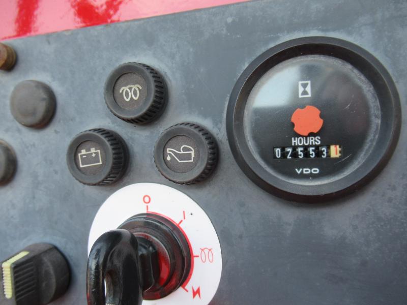 2005 Moffett LP5500 11