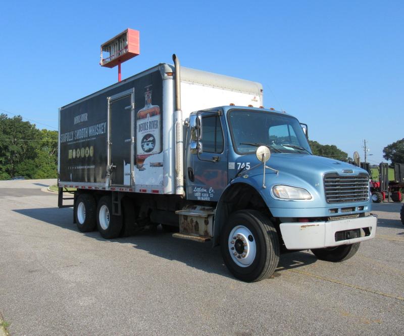 2017 Freightliner BUSINESS CLASS M2 106 1