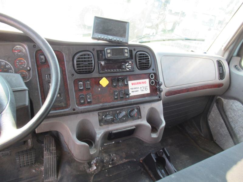 2017 Freightliner BUSINESS CLASS M2 106 10