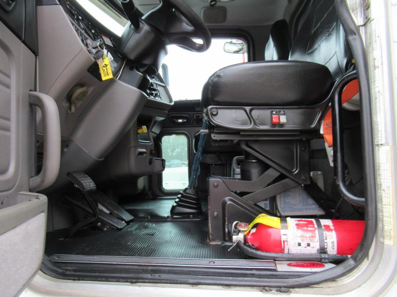 2014 Peterbilt 365 8