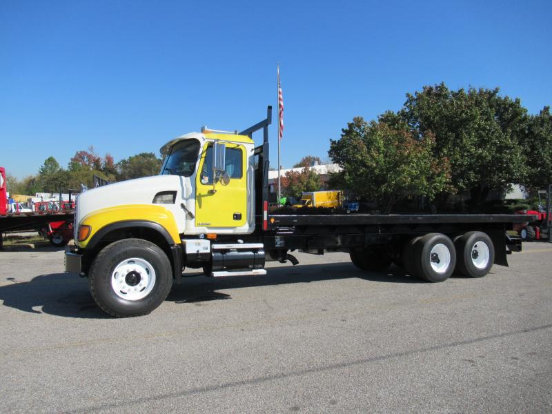 2005 Mack CV713 1
