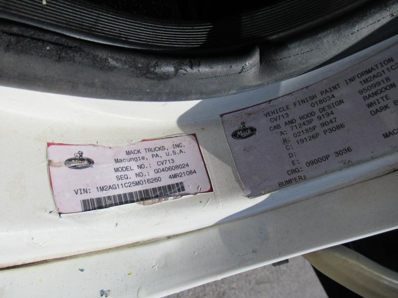 2005 Mack CV713 11