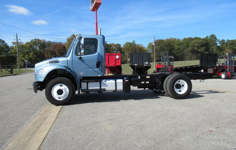 2015 Freightliner BUSINESS CLASS M2 106 2