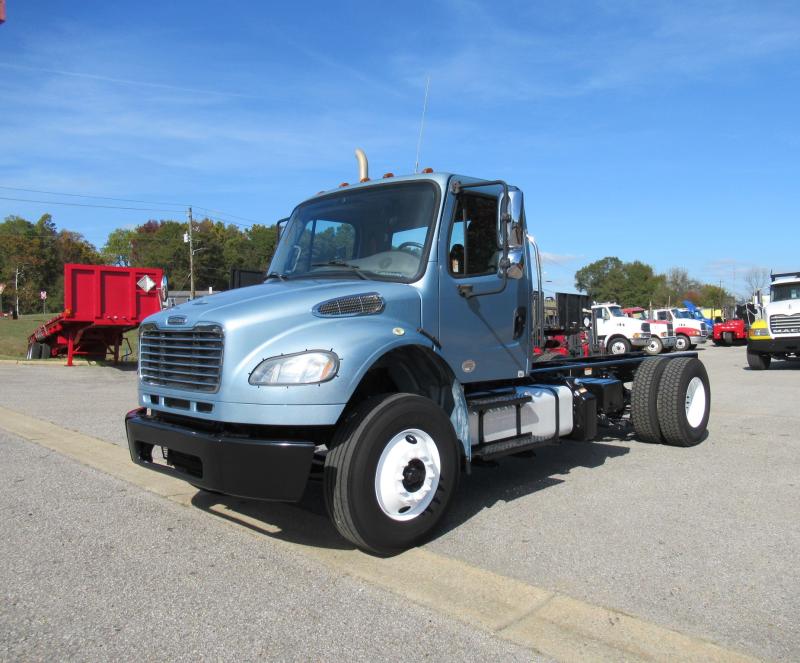 2015 Freightliner BUSINESS CLASS M2 106 9
