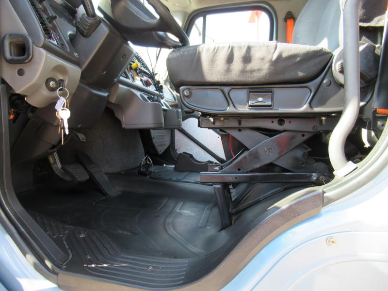 2015 Freightliner BUSINESS CLASS M2 106 10