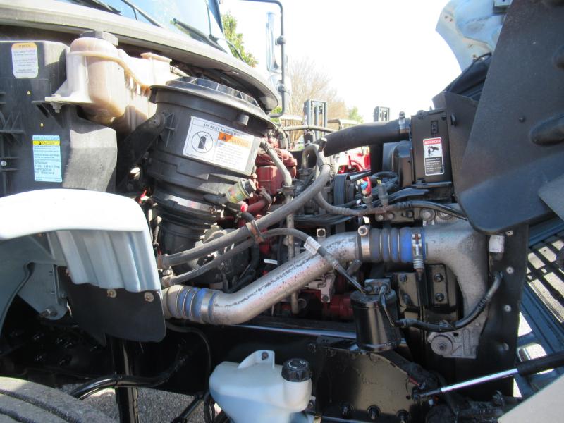 2015 Freightliner BUSINESS CLASS M2 106 17