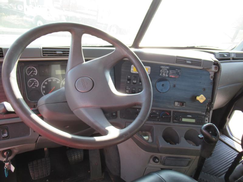 2005 Freightliner COLUMBIA 112 12