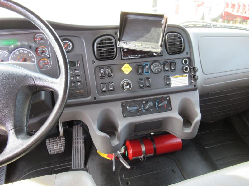 2018 Freightliner BUSINESS CLASS M2 106 9