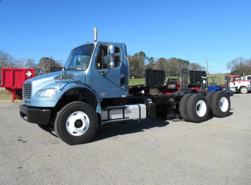 2016 Freightliner BUSINESS CLASS M2 106 1