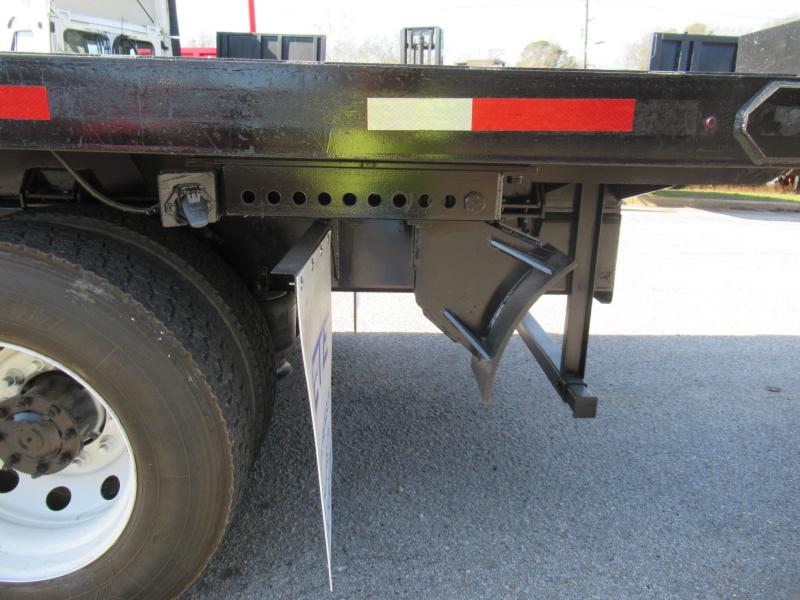 2017 Freightliner M2 106 21