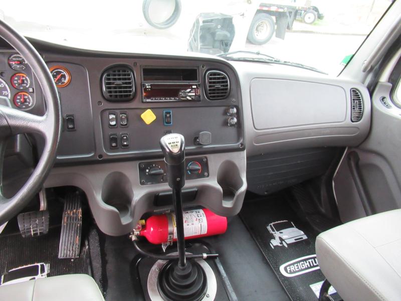 2018 Freightliner BUSINESS CLASS M2 106 10