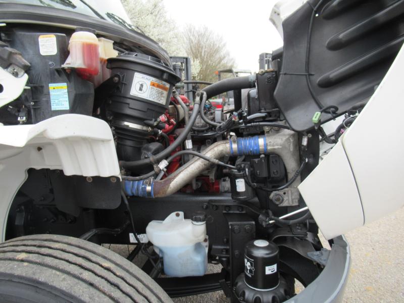 2015 Freightliner BUSINESS CLASS M2 106 13