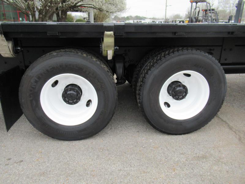 2015 Freightliner BUSINESS CLASS M2 106 17