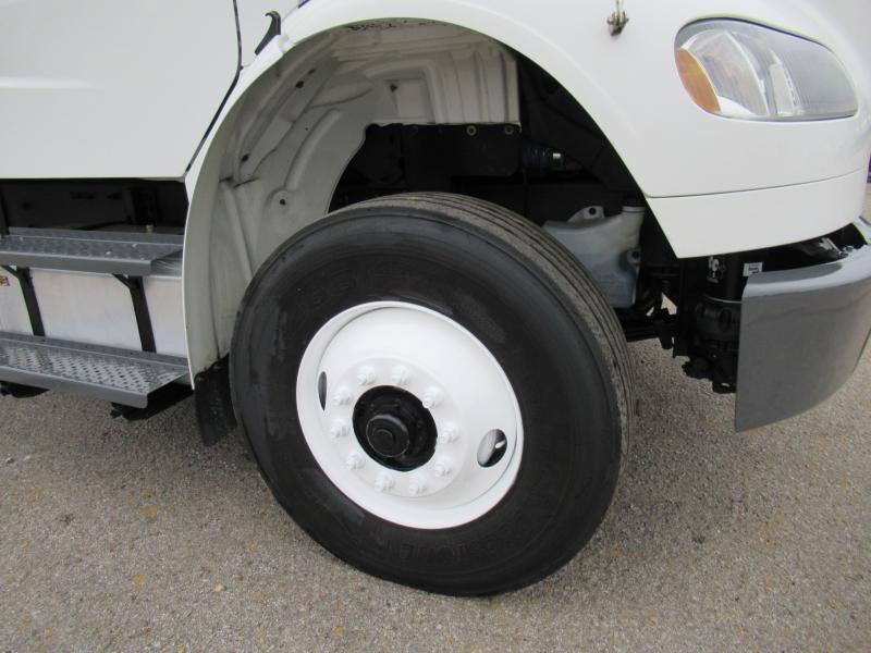 2015 Freightliner BUSINESS CLASS M2 106 18