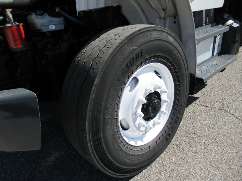 2014 Freightliner BUSINESS CLASS M2 106 14