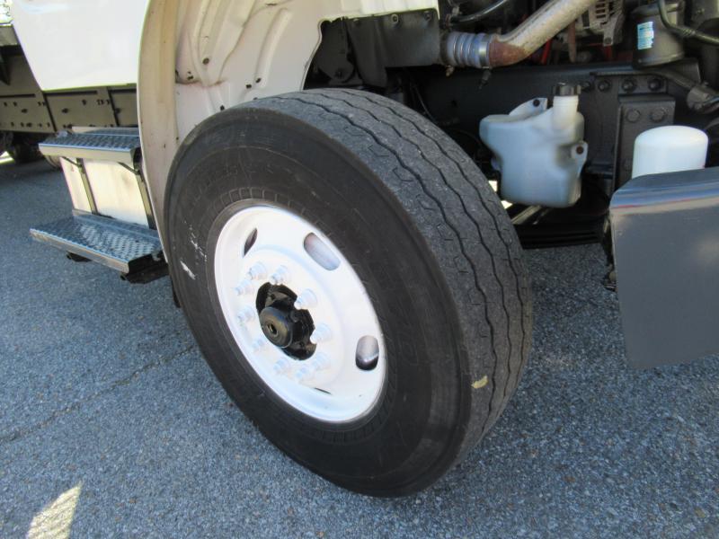 2014 Freightliner BUSINESS CLASS M2 106 18