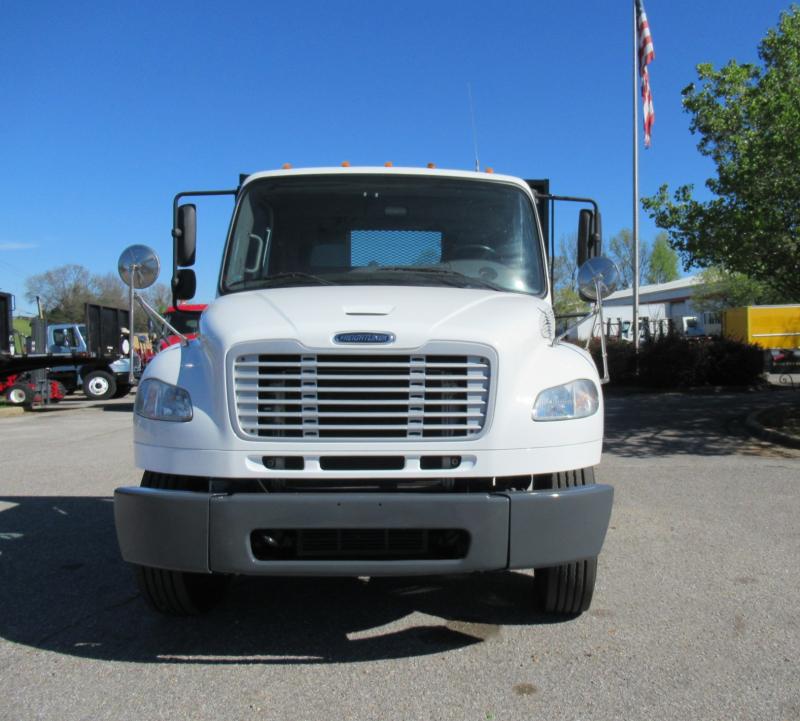 2017 Freightliner BUSINESS CLASS M2 106 2