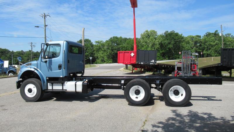 2016 Freightliner BUSINESS CLASS M2 106 10