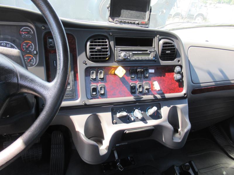 2016 Freightliner BUSINESS CLASS M2 106 13