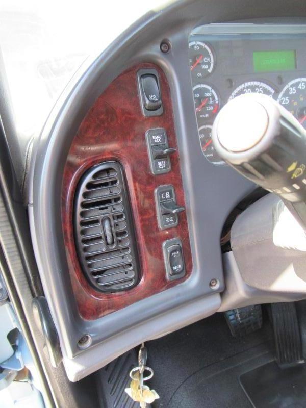 2016 Freightliner BUSINESS CLASS M2 106 16