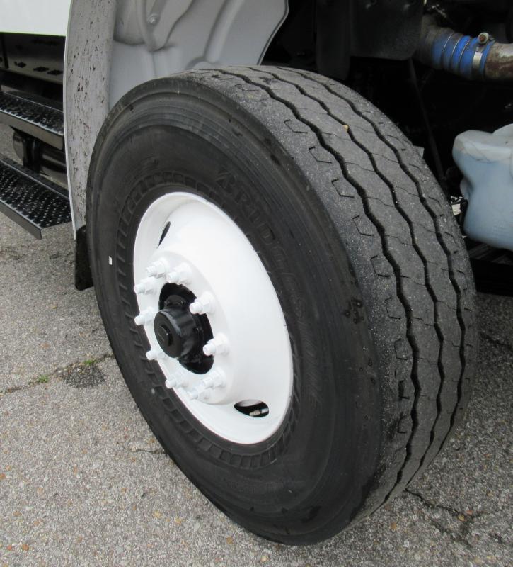 2016 Freightliner BUSINESS CLASS M2 106 13