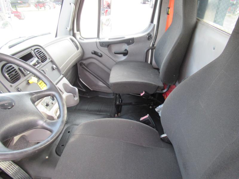 2015 Freightliner BUSINESS CLASS M2 106 12
