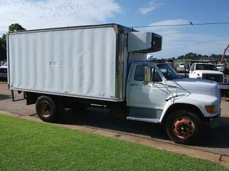 1999 Ford F800 3