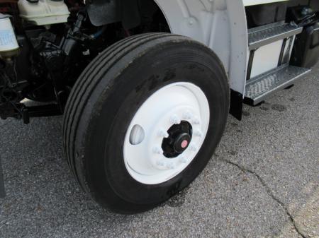 2015 Freightliner BUSINESS CLASS M2 106 18