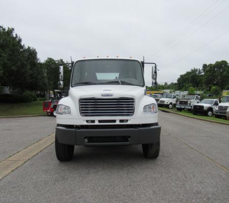2017 Freightliner BUSINESS CLASS M2 106 2